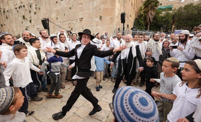 مستوطنون ينظمون مسيرات استفزازية في انحاء القدس المحتلة